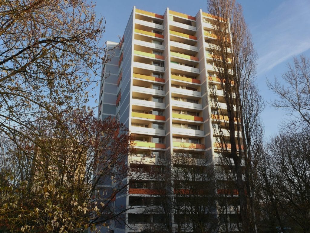Fassade und Balkone Hochhaus Freiburg